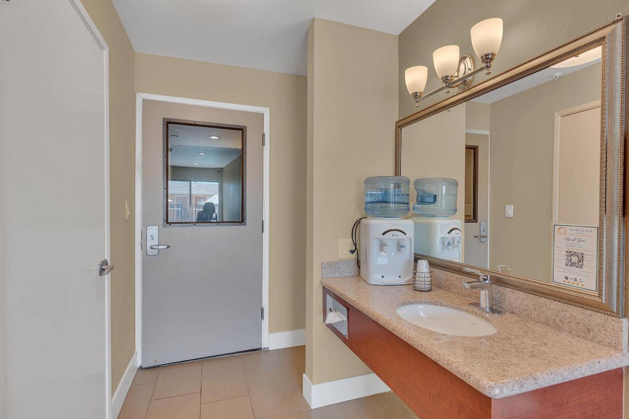 Quality Inn Near Six Flags Discovery Kingdom-Napa Valley Vallejo Extérieur photo
